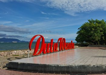 Mancing Sore Sambil Menikmati Pemandangan Laut di Pantai Duta Wisata